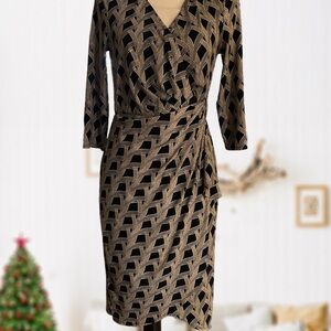White House Black Market, black and beige dress - size 6p. Excellent condition